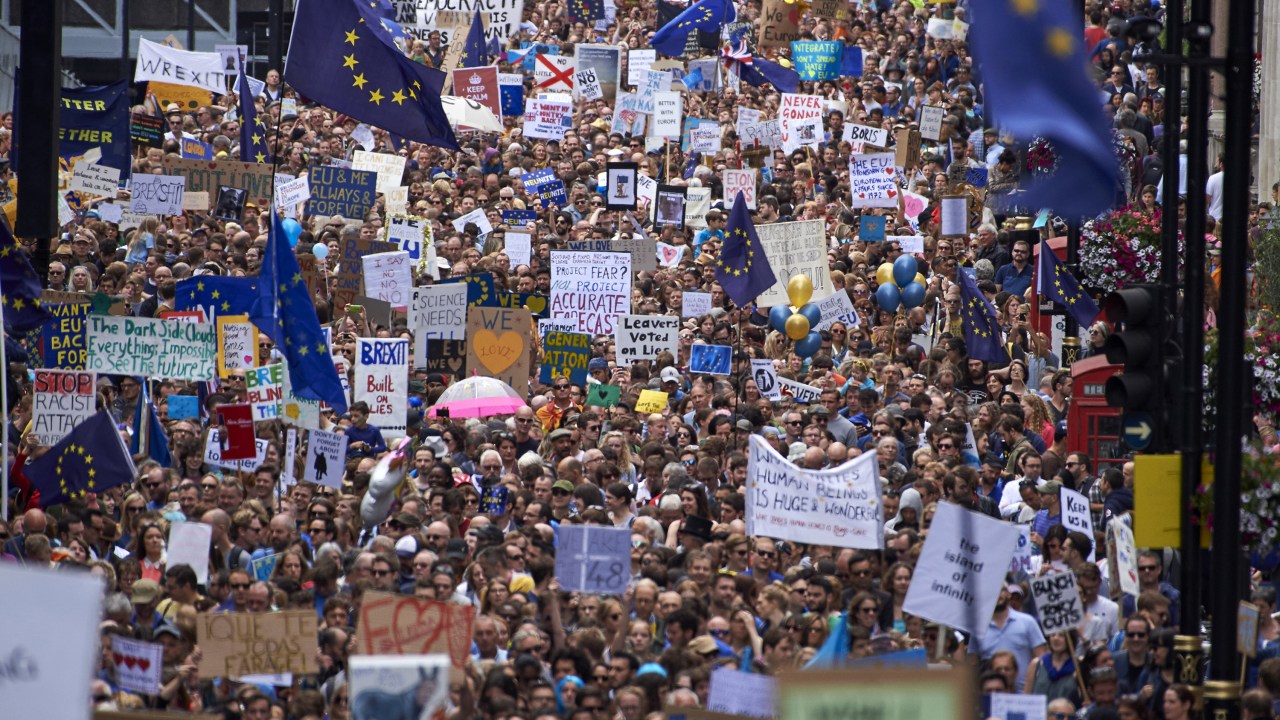 Milhares de manifestantes protestam contra o Brexit em Londres