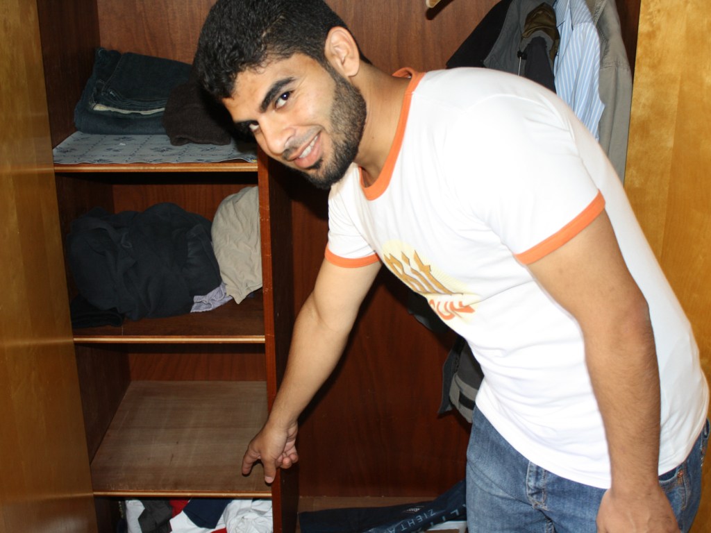 Refugiado sírio encontra 150 mil euros em um armário doado e entrega à polícia na Alemanha