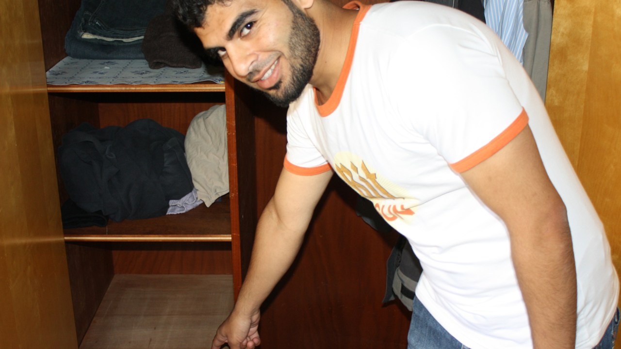 Refugiado sírio encontra 150 mil euros em um armário doado e entrega à polícia na Alemanha