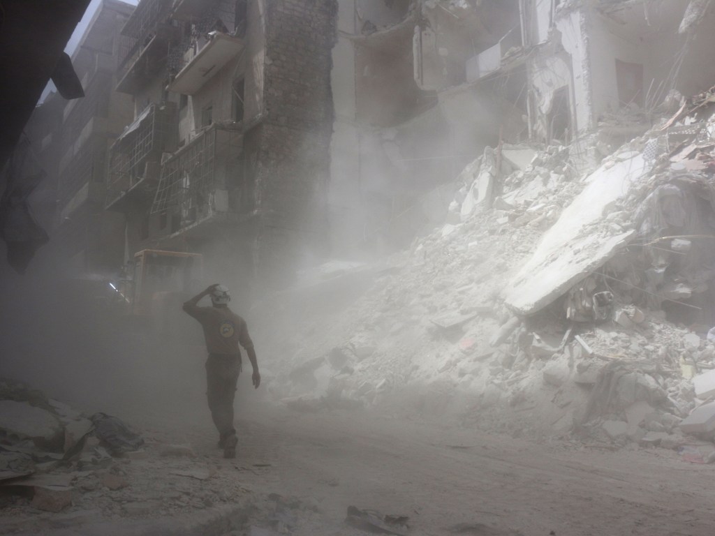 Ataque do governo sírio na cidade de Aleppo deixa dúzias de civis mortos