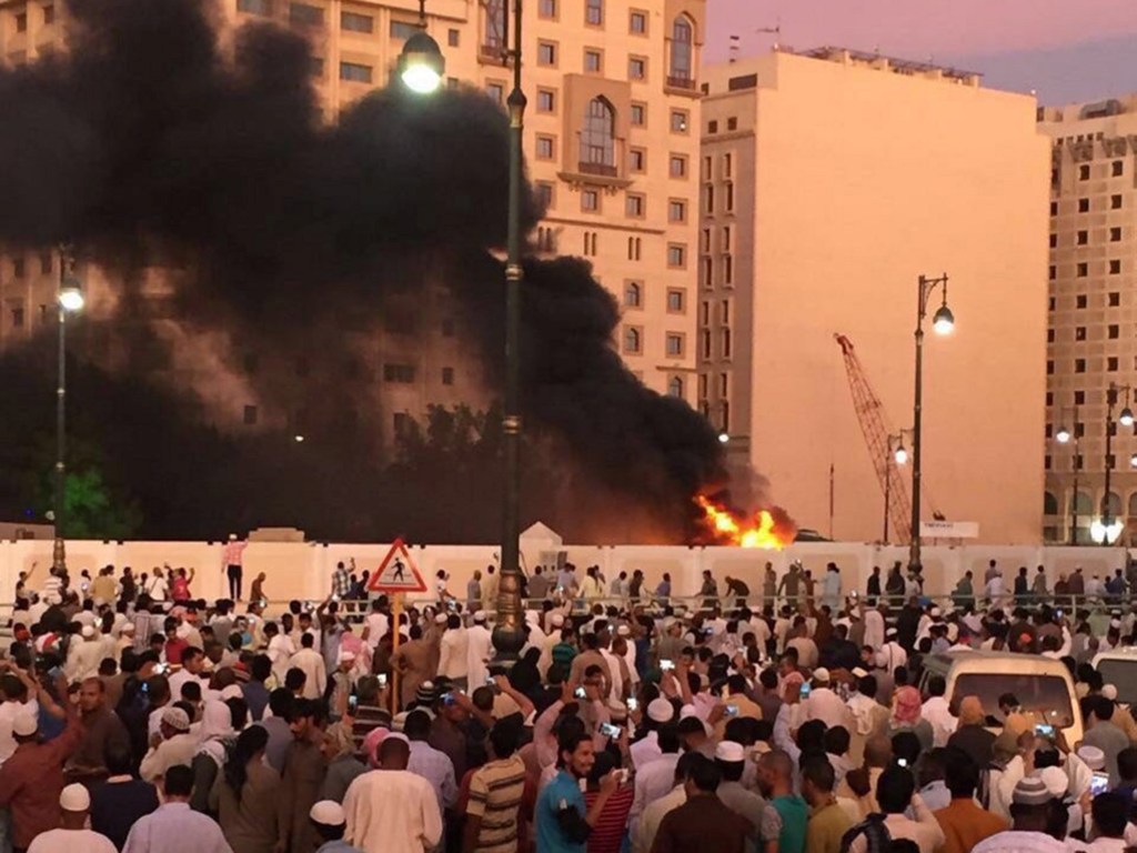 Ataque suicida perto da Mesquita do Profeta em Medina, Arábia Saudita