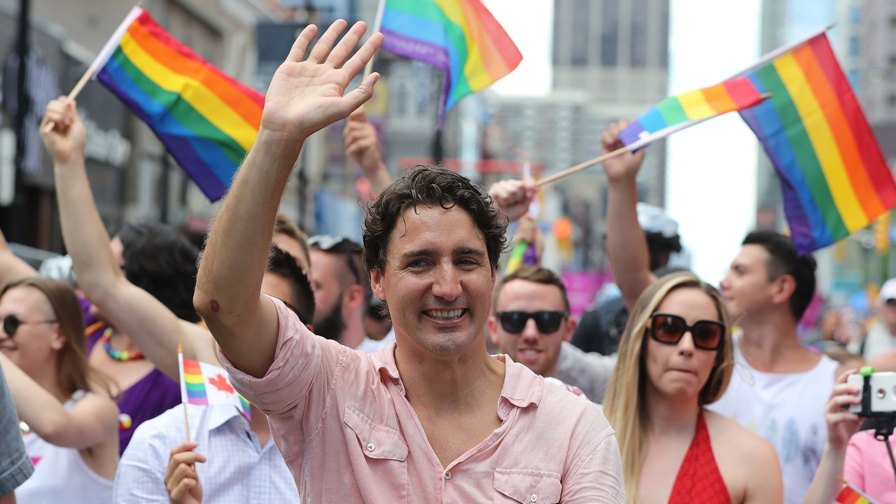 Justin Trudeau comparece à Parada Gay em Toronto