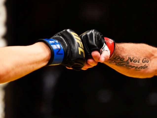 Os lutadoresTakanori Gomi e Jim Miller durante o UFC 200, na arena T-Mobile, em Las Vegas (EUA), na noite deste sábado (09)