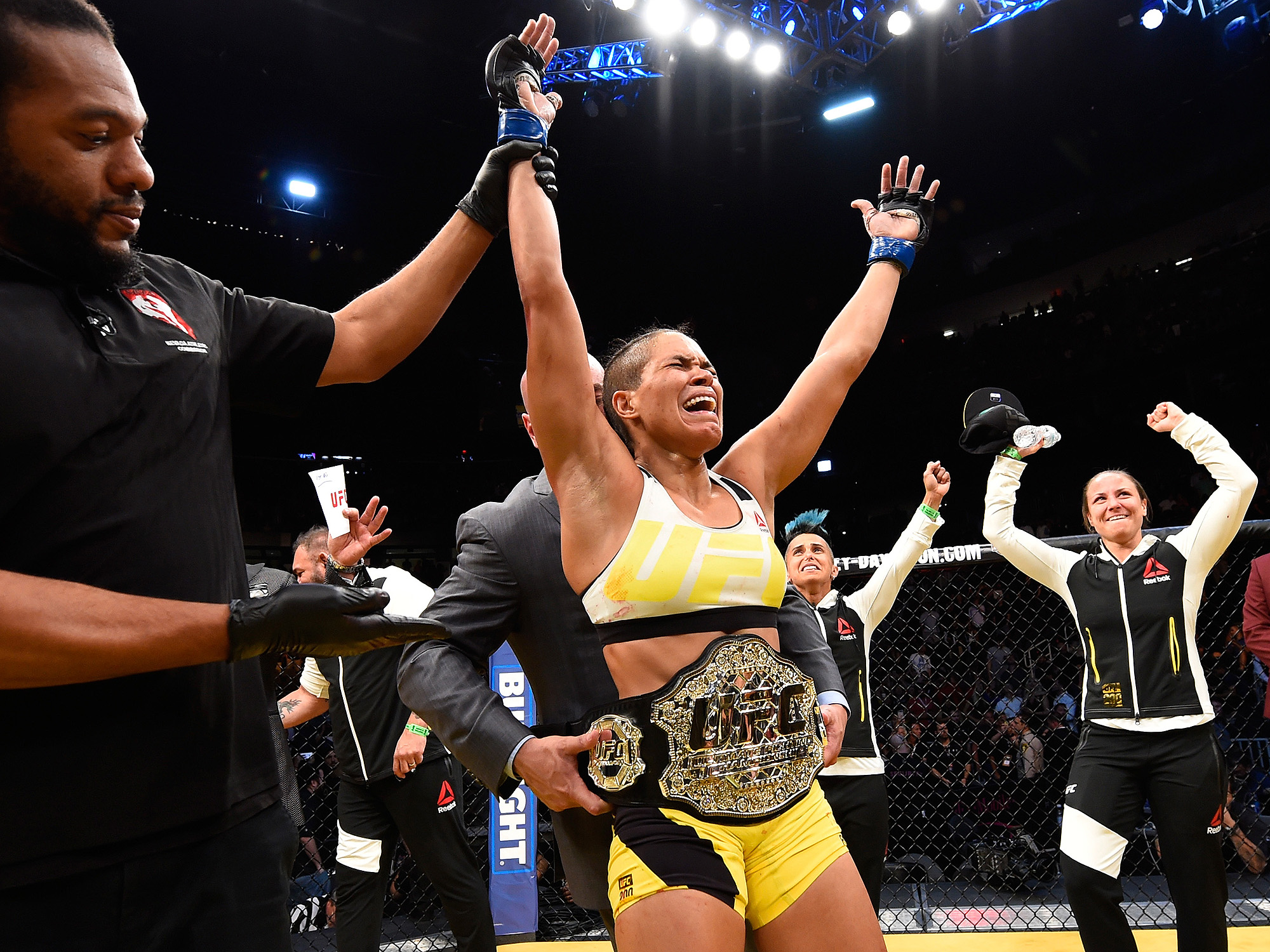 amanda nunes vence holly holm