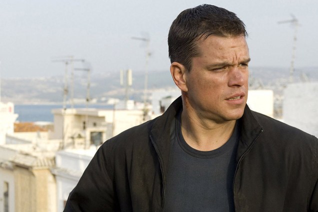 Matt Damon interpreta Jason Bourne no terceiro filme da franquia, 'O Ultimato Bourne' (2007). Considerado uma ameaça pela CIA, o ex-agente secreto, ainda na coleta de dados sobre a sua vida, apagada da memória no programa Treadstone, da agência de inteligência americana, tem de lutar para sobreviver.