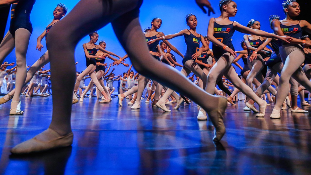 Apresentação de balé do projeto Ballet Paraisópolis no Auditório Ibirapuera, em São Paulo