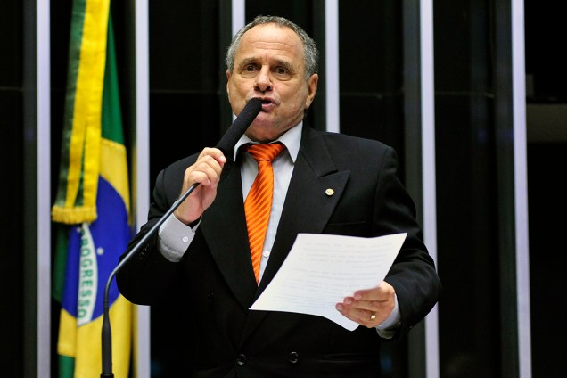 O deputado Carlos Manato (SD - ES), discursa durante sessão de votação, para a escolha do novo presidente da Casa - 13/07/2016