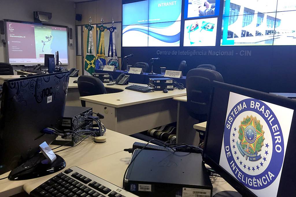 Governo tenta impedir acesso da CPI aos papéis da Abin