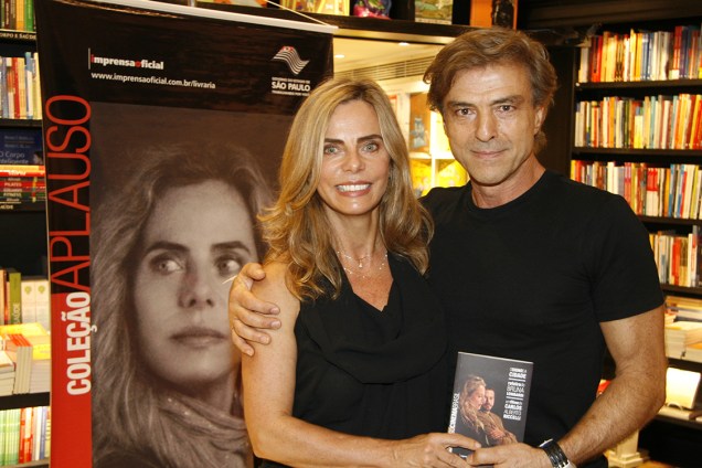 Bruna Lombardi e Carlos Alberto Riccelli no lançamento do roteiro de "O Signo da Cidade", de autoria de ambos, no Rio de Janeiro