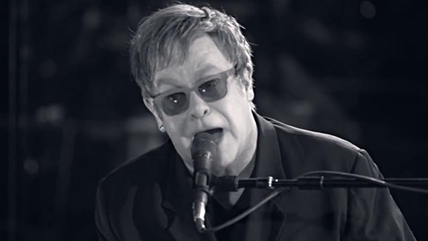 'The Diving Board' recupera o prestígio e a dignidade de Elton John