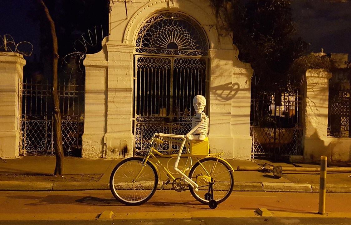 Silvio Santos prepara pegadinha com caveira ciclista