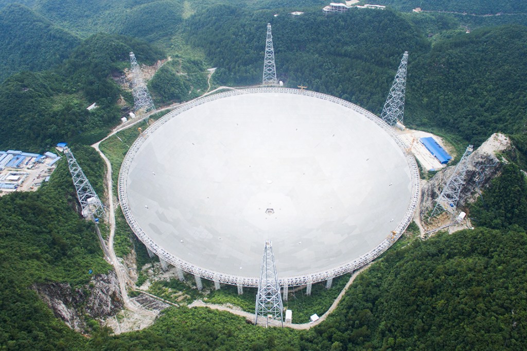 China constrói o maior radiotelescópio do mundo, na província de Guizhou - 03/07/2016