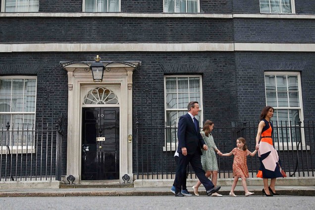 David Cameron e sua família deixam o gabinete de Primeiro-Ministro pela última vez, pouco antes da nomeação da nova Ministra, Theresa May - 13/07/2016