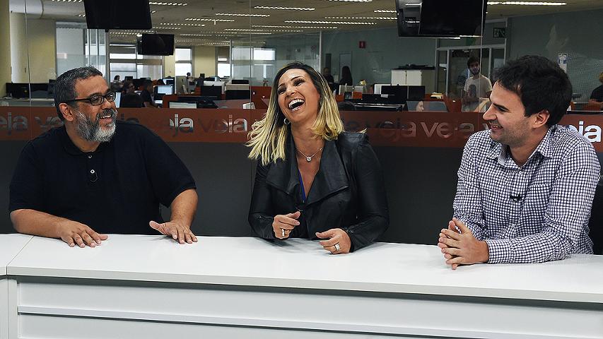 Para quem Valesca Popozuda manda beijinho no ombro?