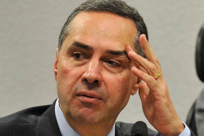 'Quem tem dedo em riste contra a corrupção também sonega e fura fila', diz ministro do STF