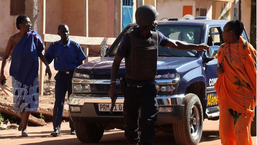 Reféns são libertados de hotel no Mali