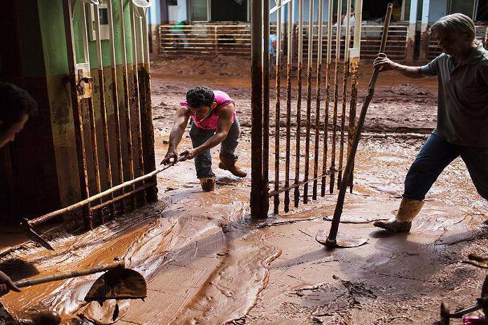 Samarco começa a pagar multa pela tragédia em Mariana