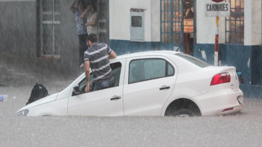 6.500 pessoas desalojadas pela chuva no RS