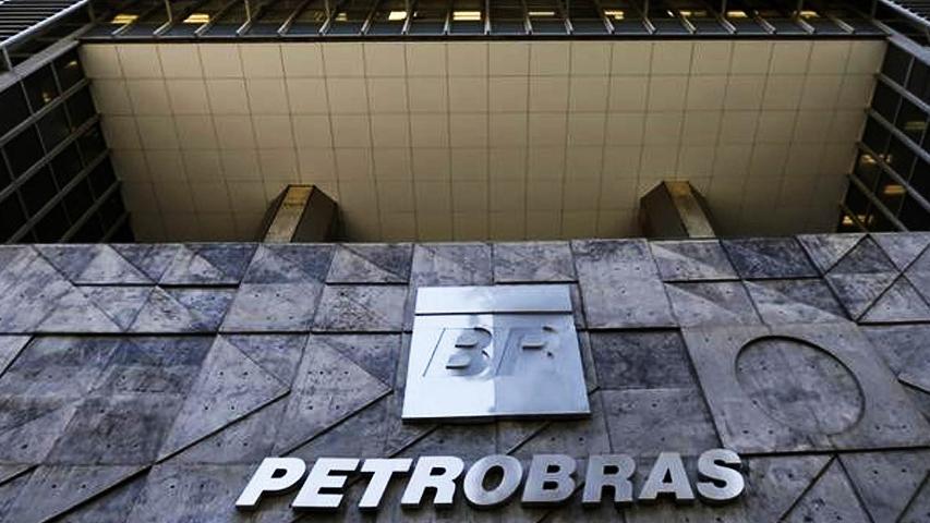 Petrobras se equilibra diante de queda do preço do petróleo