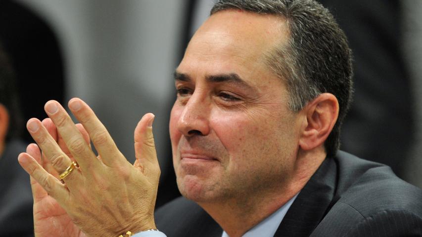 Em ambiente restrito, Barroso rasga a fantasia