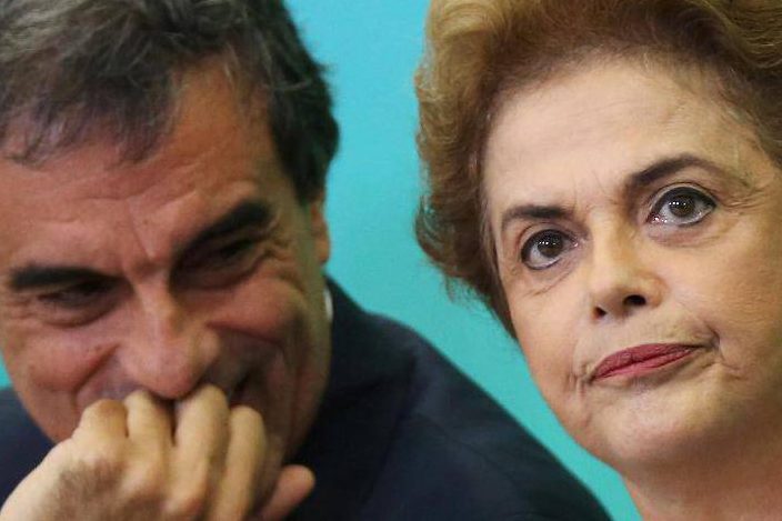 Governo se defende na comissão do impeachment