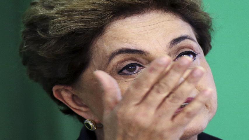 Dilma viaja para constranger o Brasil nos EUA