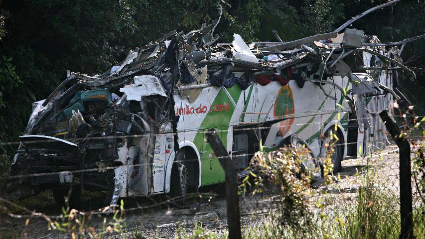 Acidente de ônibus mata universitários em SP