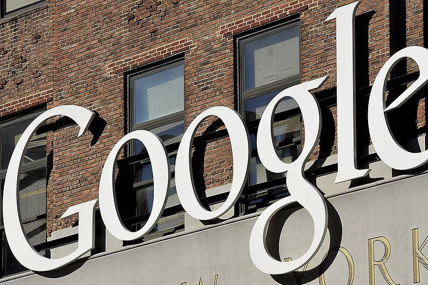 Inovação contínua e aumento de receitas com publicidade ajudaram Google a atingir o primeiro posto