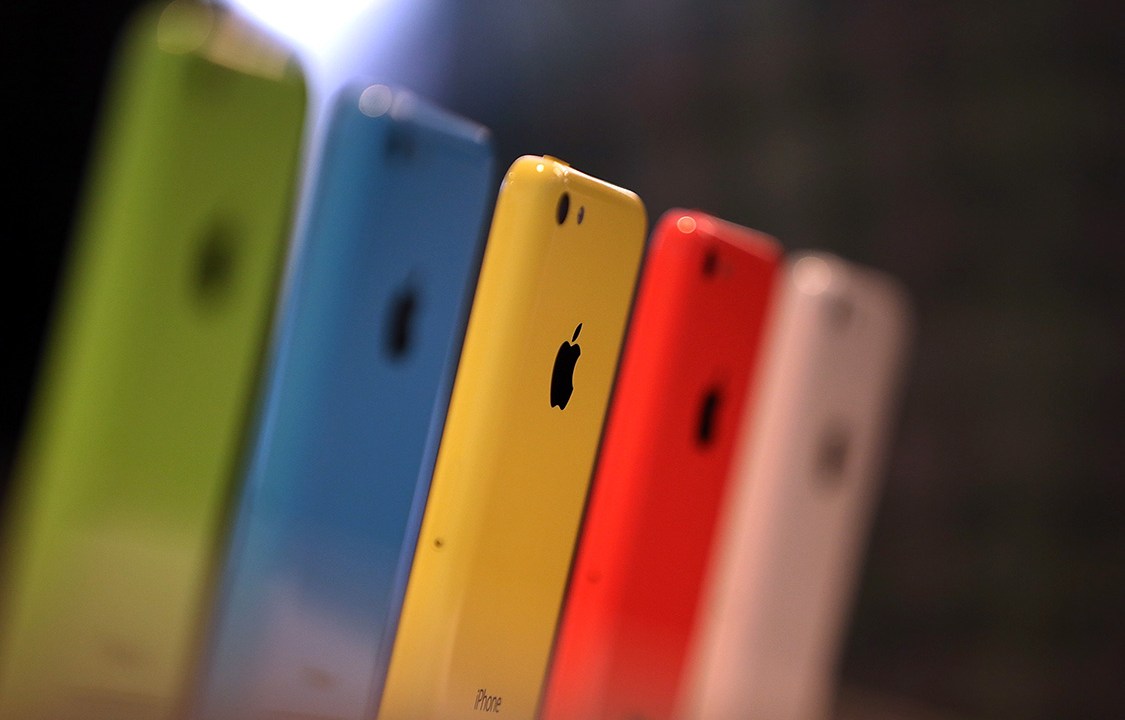 iPhones 5C, lançados em 2013, são exibidos em uma loja da Apple em Cupertino, Califórnia