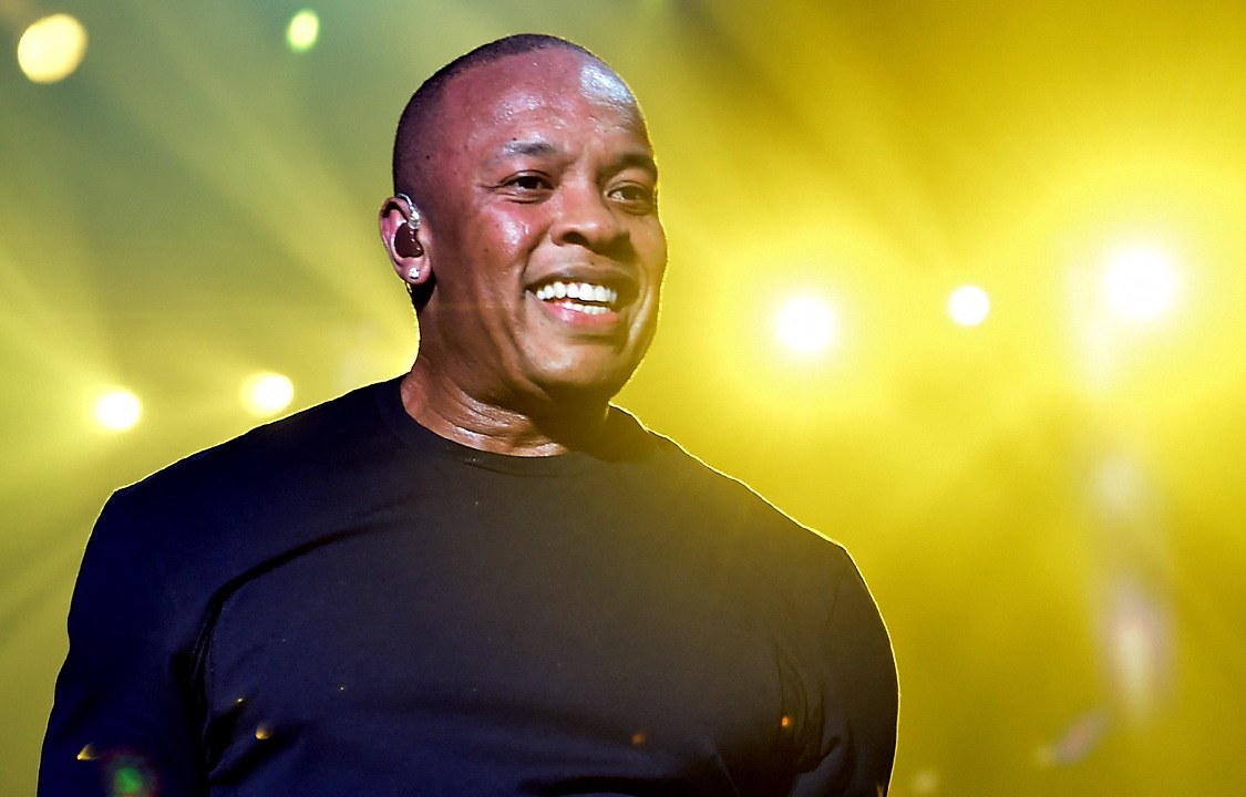 O rapper Dr. Dre durante show no festival Coachella 2016, na Califórnia