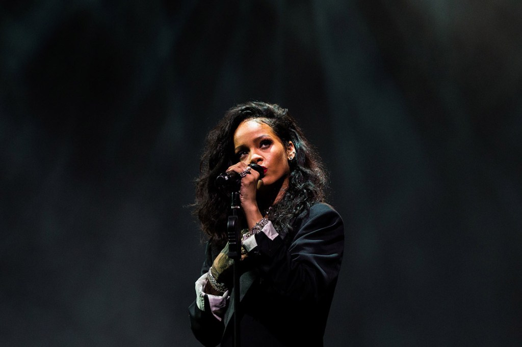 Rihanna faz show em Arizona, nos Estados Unidos - 2015