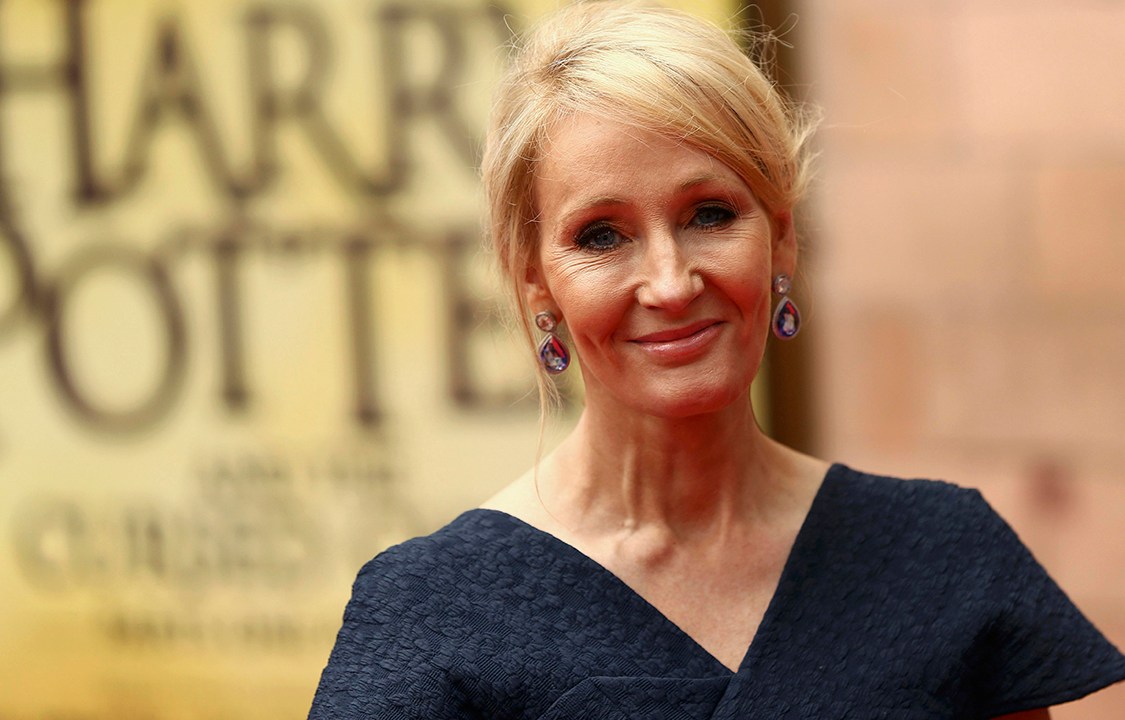 J.K Rowling, escritora da série Harry Potter, comparece à estreia da peça de teatro "Harry Potter e a Criança Amaldiçoada", em Londres