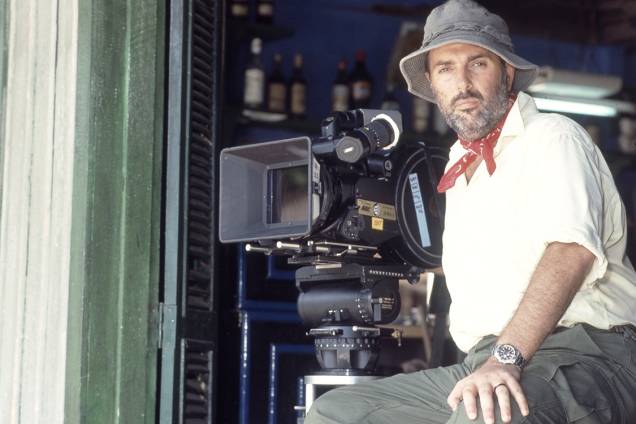 Hector Babenco dirigindo o filme 'Brincando nos Campos do Senhor' de 1991, em Belém.