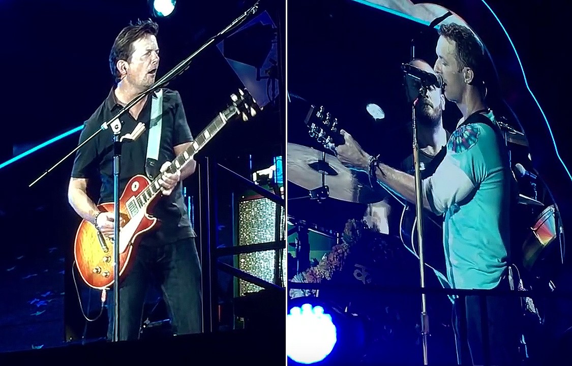 Michael J. Fox é convidado para dividir palco com a banda Coldplay durante um show para tocar a música Johnny B Goode, de Chuck Berry, em referência ao filme De Volta Para o Futuro (1975)