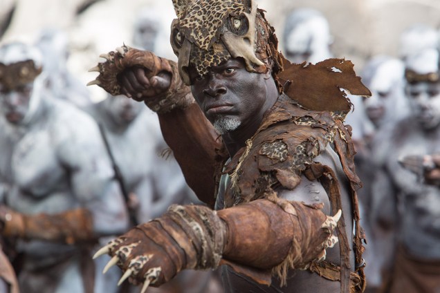O ator Djimon Hounsou é líder de tribo rival de Tarzan no filme 'A Lenda de Tarzan'
