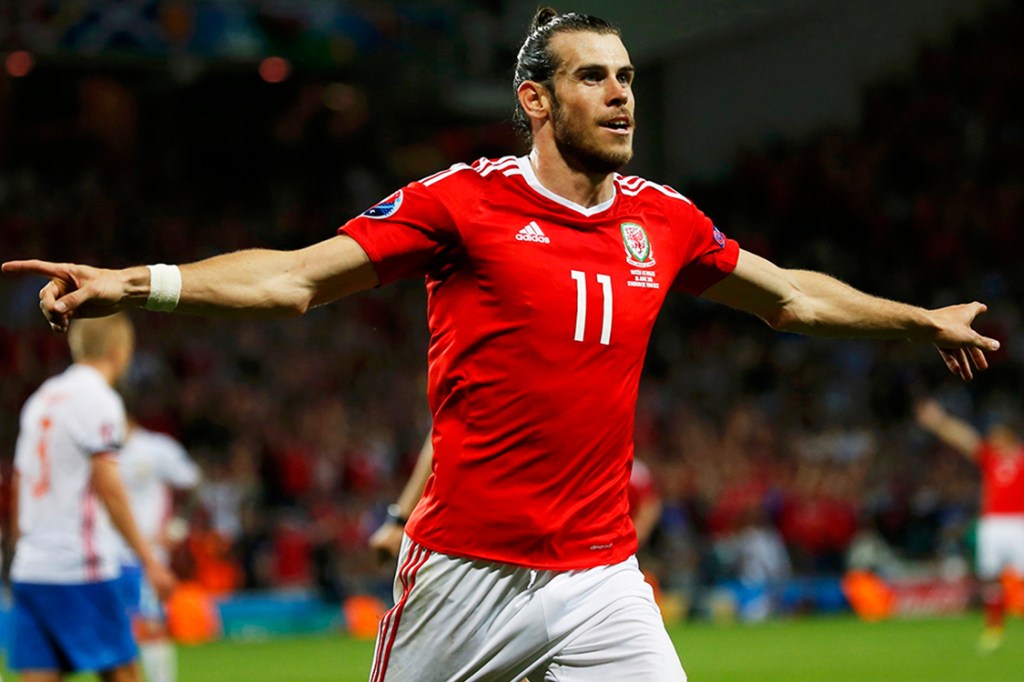 Gareth Bale comemora gol, na vitória do País de Gales sobre a Rússia por 3 a 0, em partida válida pela terceira rodada do grupo B da Eurocopa 2016, realizada no Estádio de Toulouse, na França