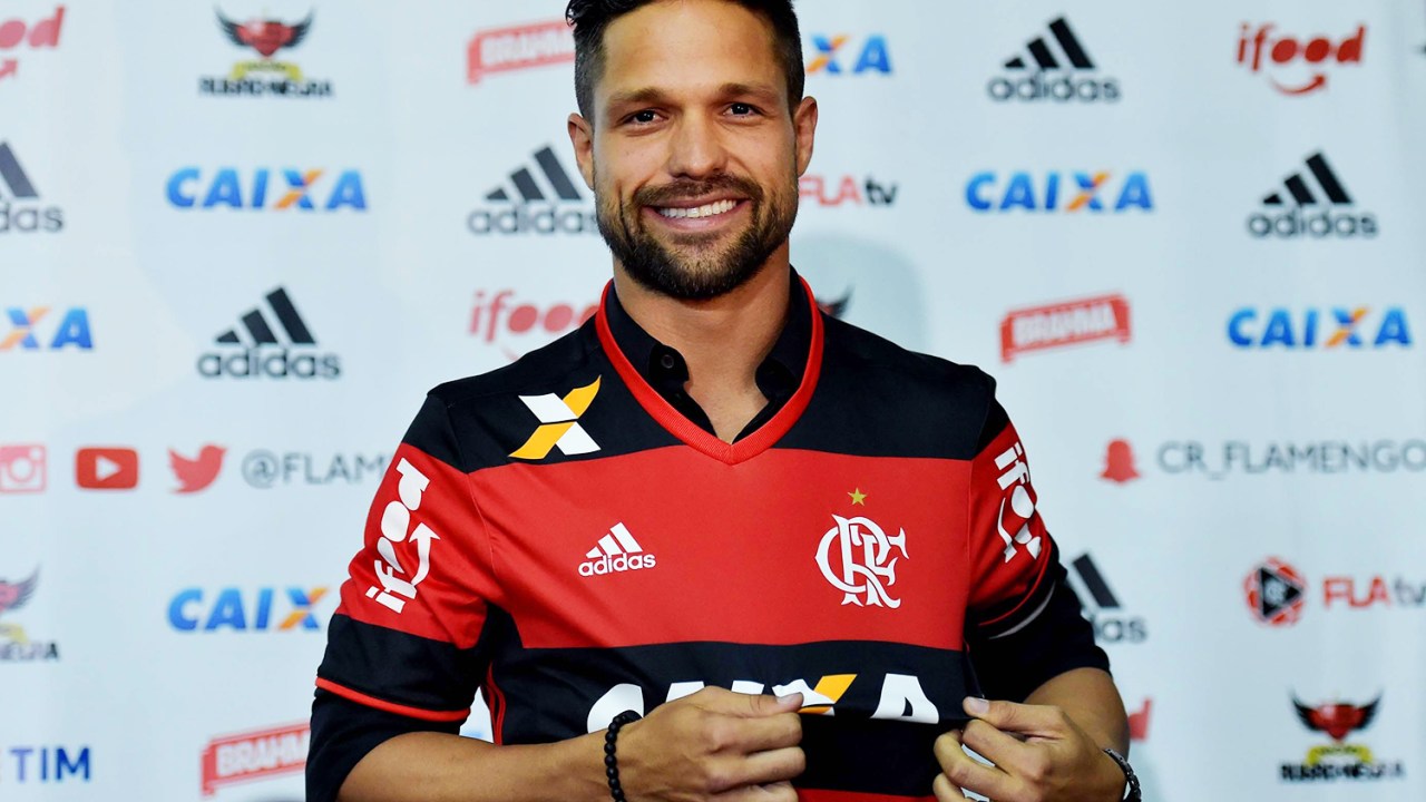 O jogador Diego, é apresentado como novo reforço do Flamengo, para a temporada 2016, no Rio de Janeiro (RJ) - 20/07/2016