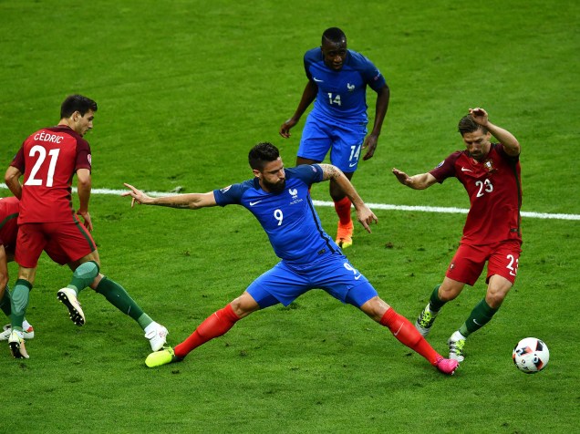 Lance na final da Eurocopa entre França e Portugal, em Paris