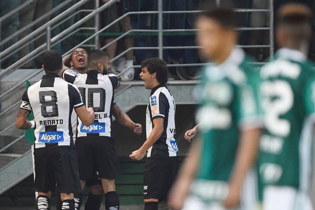 Jogadores do Santos comemoram gol de empate sobre o Palmeiras