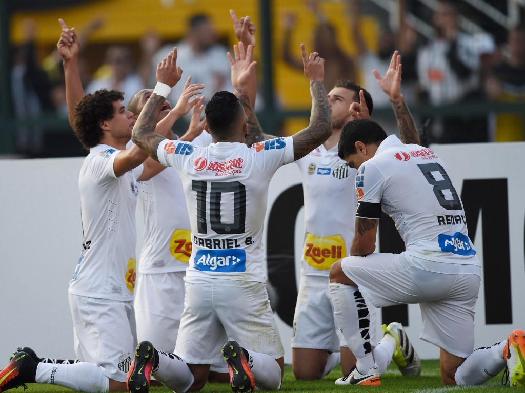 Com Gabigol e Lucas Lima, o Santos dominou o confronto contra um desfalcado São Paulo, no Pacaembu