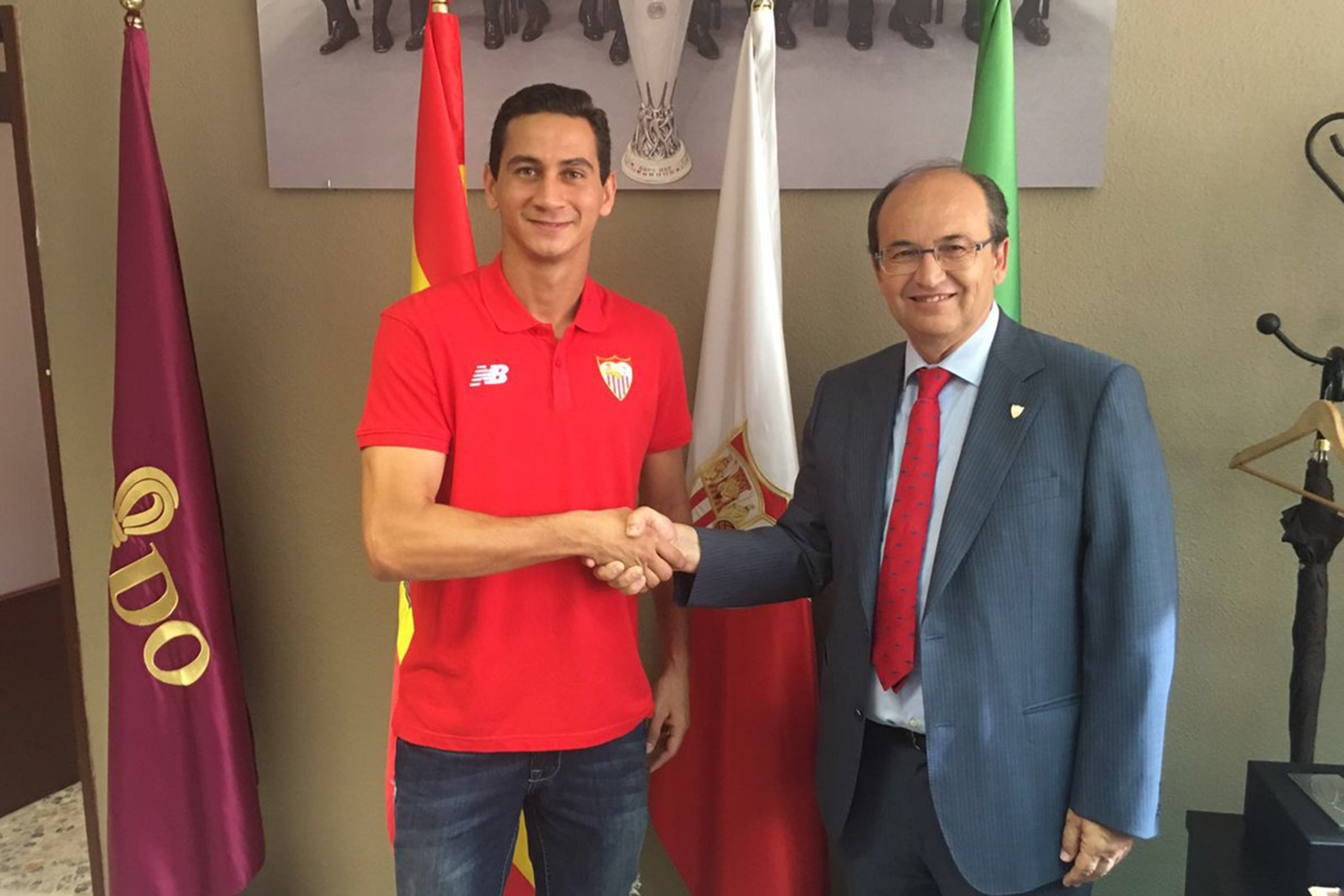Paulo Henrique Ganso é apresentado no Sevilha da Espanha Paulo Henrique Ganso é apresentado no Sevilha da Espanha