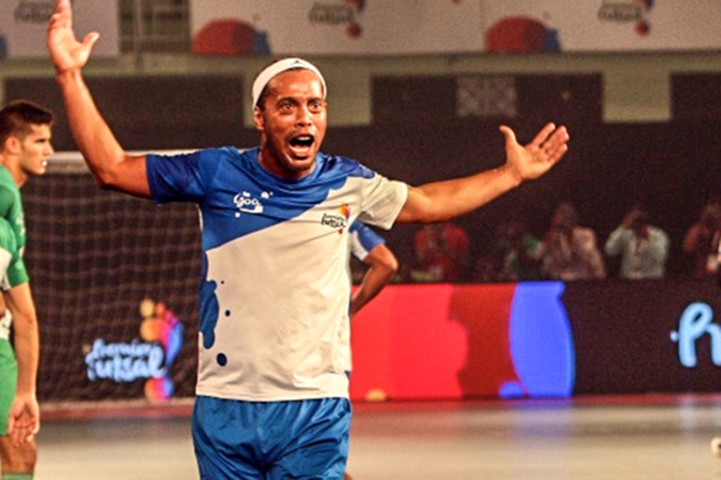 Ronaldinho Gaúcho disputa liga de futsal na Índia