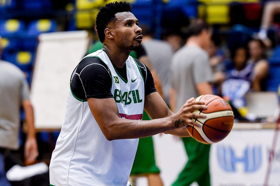 Americanos me procuram para jogar basquete no Brasil, diz Leandrinho -  20/02/2019 - Esporte - Folha