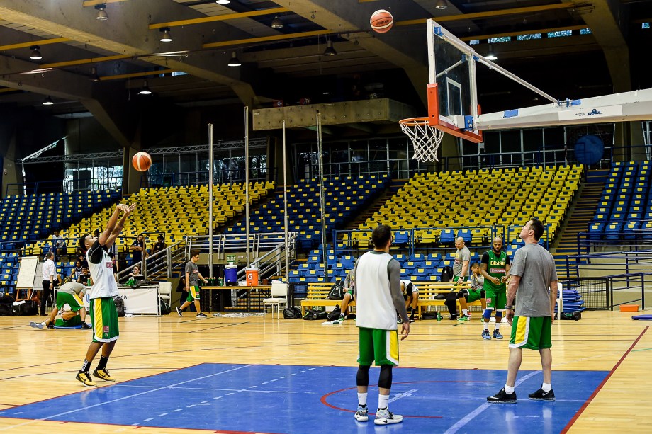 Seleção brasileira de basquete corta americano para Rio-2016