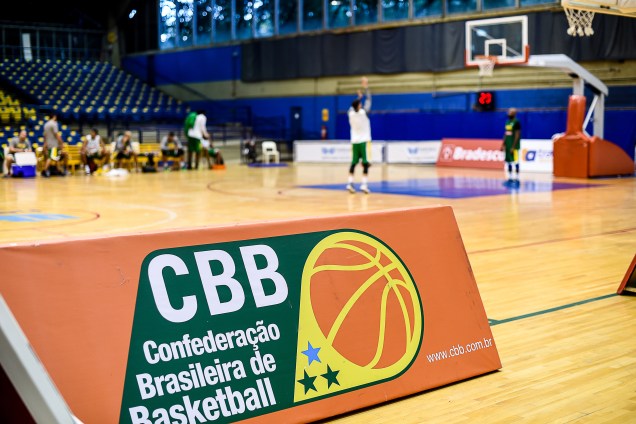 Seleção brasileira de basquete treina no clube Hebraica em São Paulo, em preparação para os Jogos Olímpicos Rio 2016