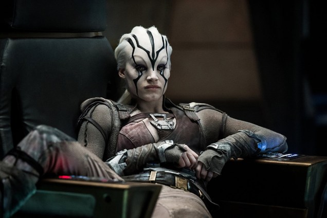 Jaylah (Sofia Boutella) em cenas do filme Star Trek: Sem Fronteiras