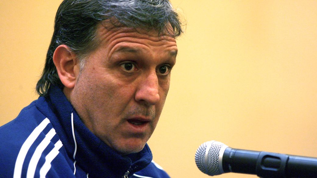Gerardo Martino iria começar os treinos da seleção olímpica nesta semana, mas ainda não tem 11 jogadores para formar um time