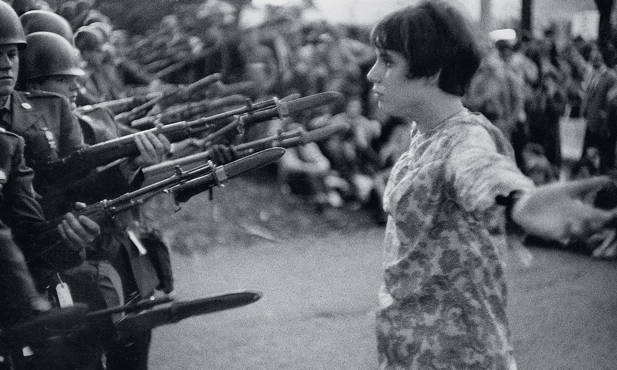 FAÇA AMOR: O que Ali alimentou com diatribes e luvas, a jovem conseguiu desprotegida, em frente ao Pentágono, em 1967