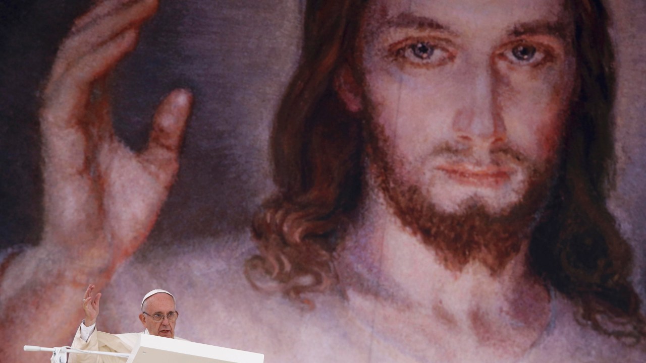 Papa Francisco discursa dirigindo-se aos seus seguidores durante a Jornada Mundial da Juventude em Cracóvia, na Polônia