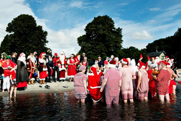 Pessoas de todo o mundo se reúnem anualmente em Copenhaguem, na Dinamarca, para celebrar a convenção do Papai Noel, encontro que acontece desde 1957 - 20/07/2016